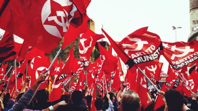 bandiere-rosse-partito-comunista-681x383