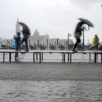 foto LaPresse-Anteo Marinoni08/11/2019-Venezia (IT.)cronacaAllerta per l’acqua alta che stamane ha registrato 110 cm sul livello medio del mare.nella foto: turisti e veneziani camminano sulle passerelle del molo di San Marco allagato.photo LaPresse- Anteo Marinoni08/11/2019 - Venice (IT.)newsAlert for high water that this morning recorded 110 cm on the average sea level.in the photo: tourists and Venetians walk on the catwalks of the flooded San Marco pier.